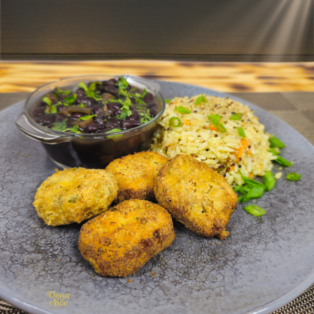 nuggets veg, arroz c/ quinoa e feijão preto